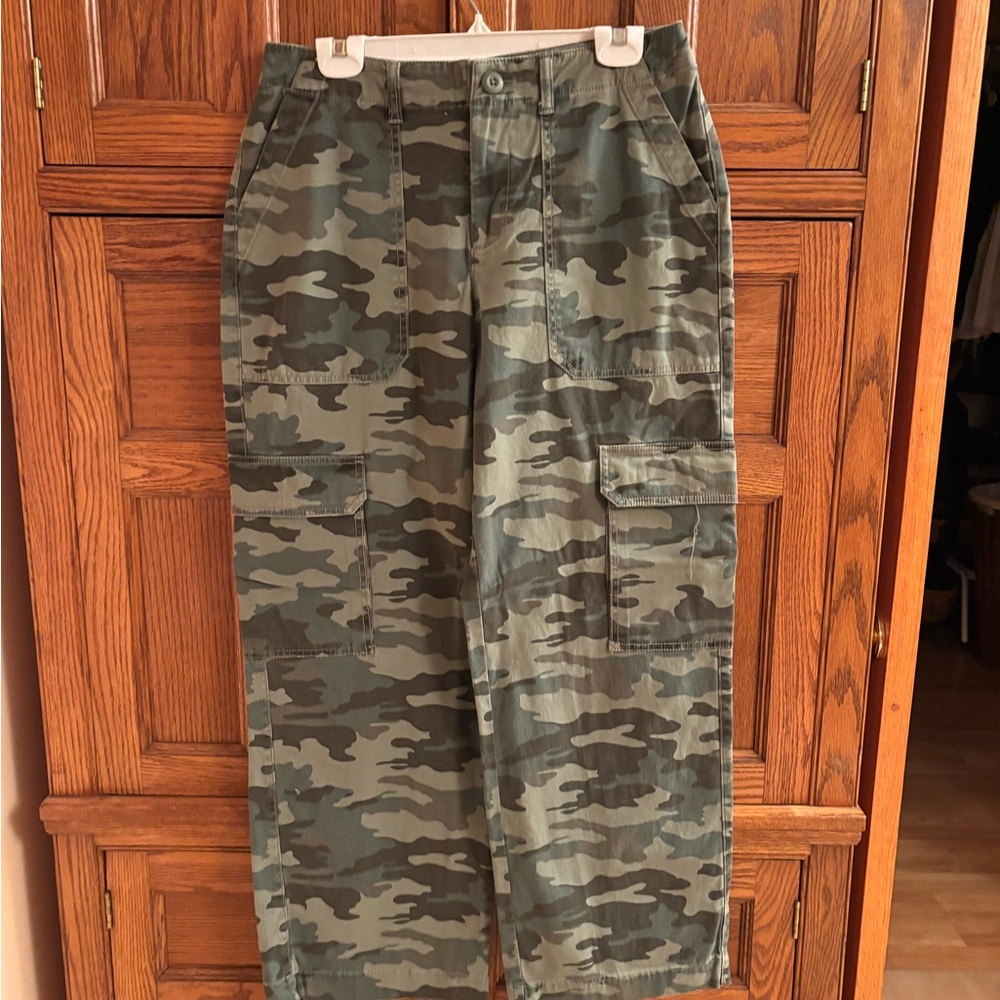 Universal Thread Camouflage Straight Leg Pants